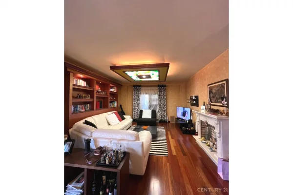 Appartamento in vendita a Tirana 3+1, Arredato