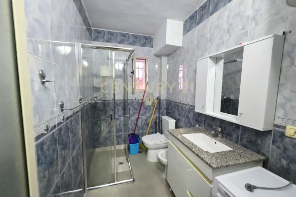 Appartamento in vendita a Tirana 1+1, Arredato