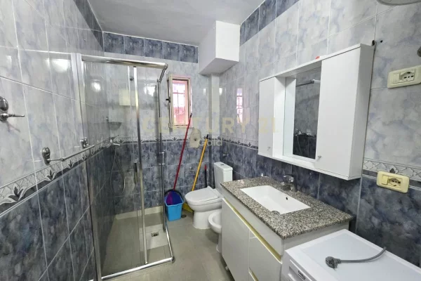 Appartamento in vendita a Tirana 1+1, Arredato