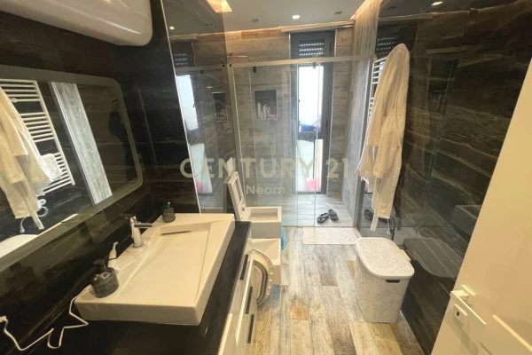 Appartamento in vendita a Tirana 2+1, Arredato