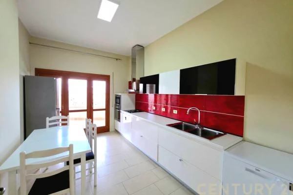 Appartamento in vendita a Tirana 3+1, Arredato