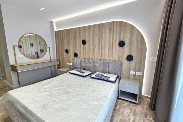 Appartamento in vendita a Tirana 2+1, Arredato