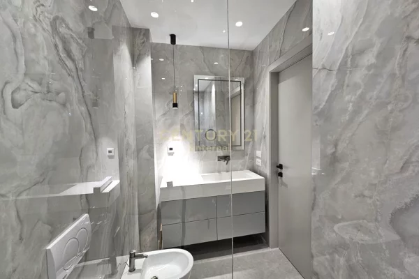 Appartamento in vendita a Tirana 2+1, Arredato