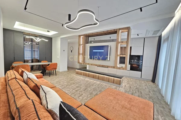 Appartamento in vendita a Tirana 2+1, Arredato