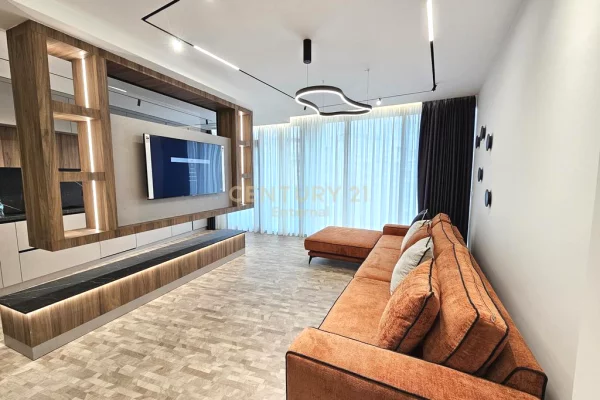 Appartamento in vendita a Tirana 2+1, Arredato