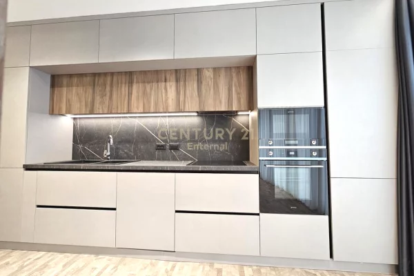 Appartamento in vendita a Tirana 2+1, Arredato