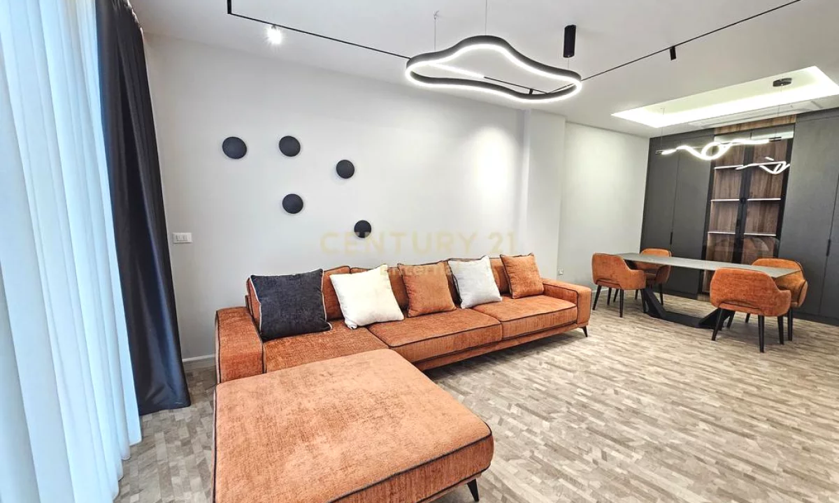 Appartamento in vendita a Tirana 2+1, Arredato