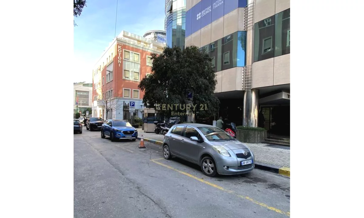 Jepet per Qira Njesi Komerciale te Blv. Deshmoret e Kombit