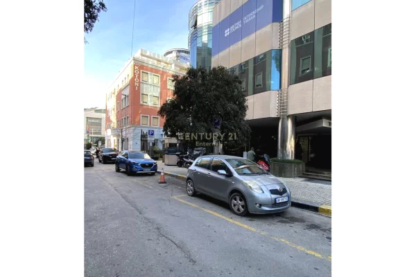 Jepet per Qira Njesi Komerciale te Blv. Deshmoret e Kombit