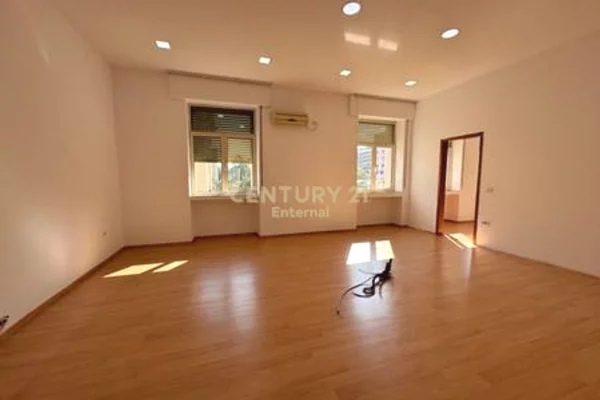 Jepet per Qira Njesi Komerciale te Blv. Deshmoret e Kombit