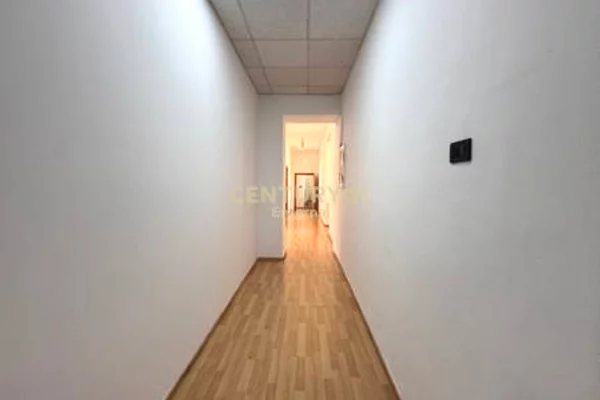 Jepet per Qira Njesi Komerciale te Blv. Deshmoret e Kombit