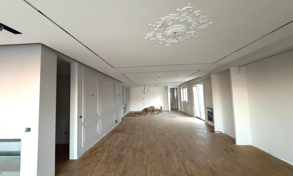 Appartamento in vendita a Tirana 3+1, Vuoto