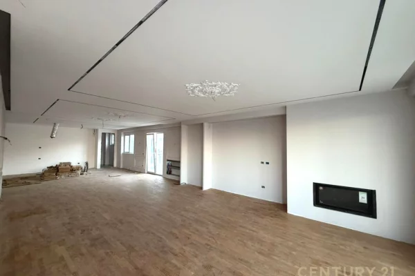 Appartamento in vendita a Tirana 3+1, Vuoto