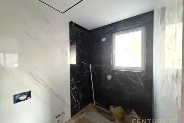 Appartamento in vendita a Tirana 3+1, Vuoto
