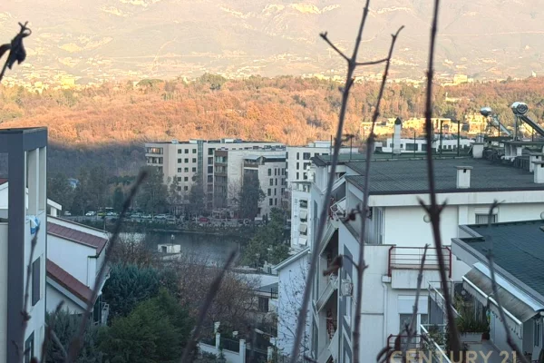 Appartamento in vendita a Tirana 3+1, Vuoto