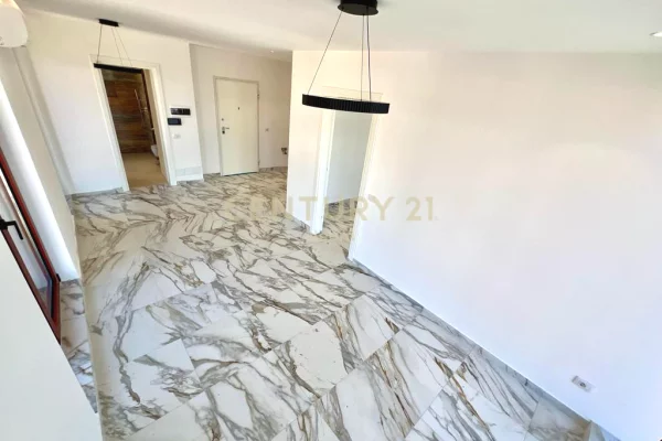 Appartamento in vendita a Tirana 1+1, Vuoto