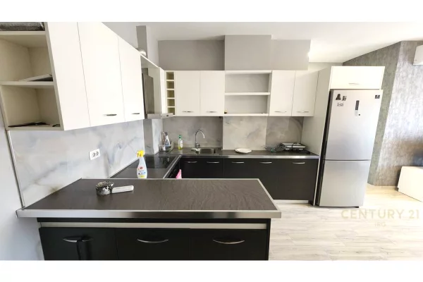 Appartamento in vendita a Tirana 2+1, Arredato