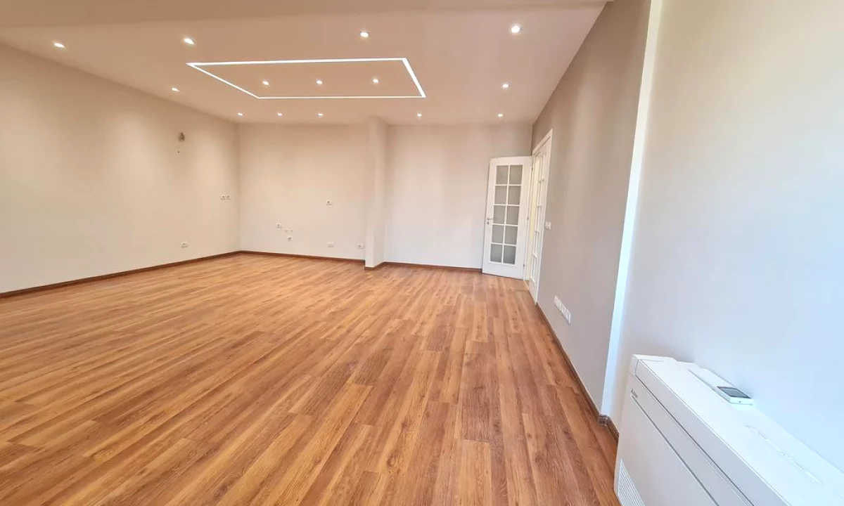 Appartamento in vendita a Tirana 3+1, Vuoto