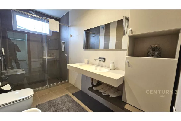 Appartamento in vendita a Tirana 3+1, Vuoto