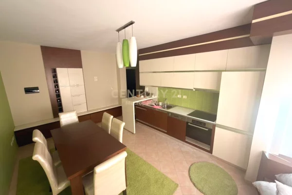 Appartamento in vendita a Tirana 3+1, Arredato