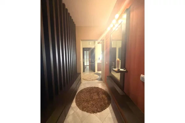 Appartamento in vendita a Tirana 3+1, Arredato