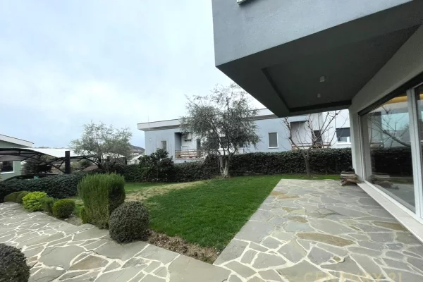 Luxury villas for rent in Tirana 4+1, Furnished