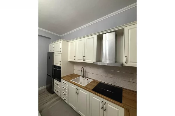 Appartamento in vendita a Tirana 1+1, Arredato