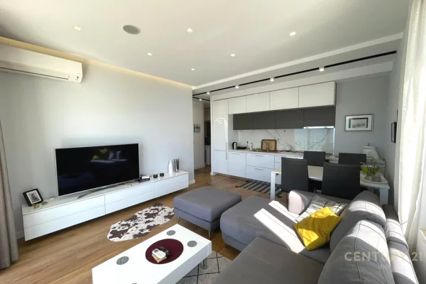 Shtepi ne shitje Apartament ne Vlore, 1+1, Mobilimi E mobiluar, Pagesa 250,000  Euro.