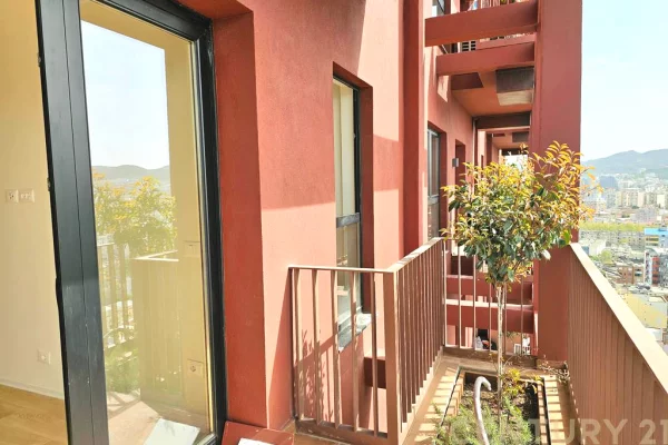 Ambient biznesi me qera 3+1 ne Tirane - 885 Euro