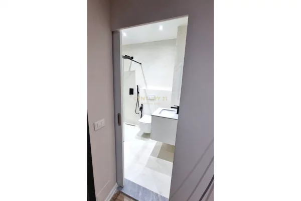 Appartamento in vendita a Tirana 1+1, Arredato