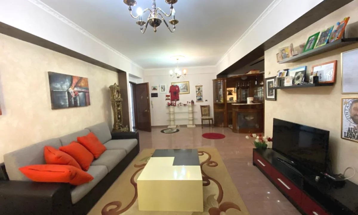 Appartamento in vendita a Tirana 2+1, Arredato