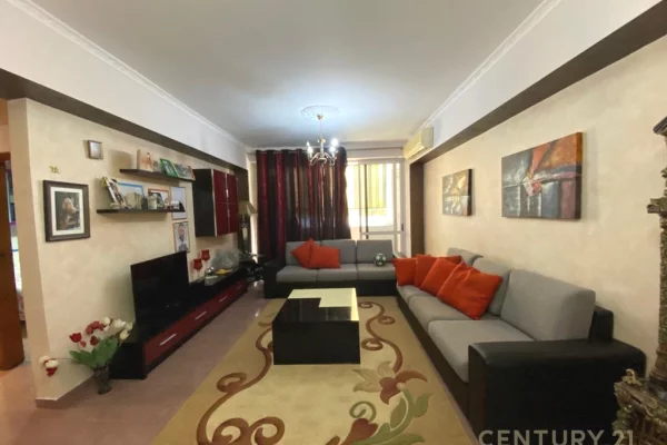 Appartamento in vendita a Tirana 2+1, Arredato