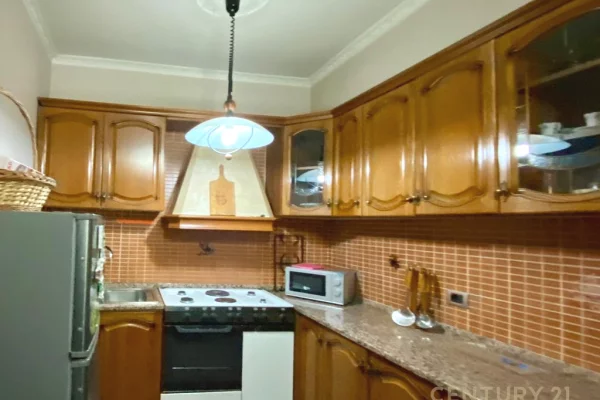 Appartamento in vendita a Tirana 2+1, Arredato