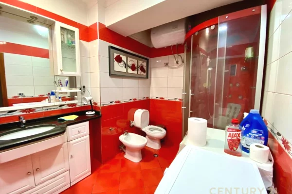 Appartamento in vendita a Tirana 2+1, Arredato