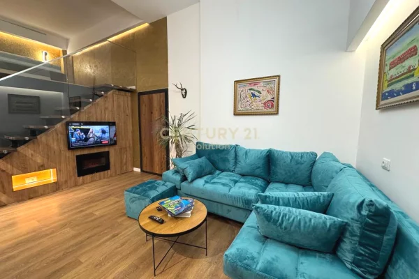 Shtepi me qera Duplex(shtepi me 2 kate) ne Tirane, 2+1, Mobilimi E mobiluar, Pagesa 700  Euro.