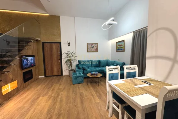 Shtepi me qera Duplex(shtepi me 2 kate) ne Tirane, 2+1, Mobilimi E mobiluar, Pagesa 700  Euro.