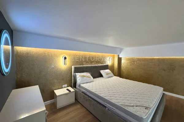 Shtepi me qera Duplex(shtepi me 2 kate) ne Tirane, 2+1, Mobilimi E mobiluar, Pagesa 700  Euro.