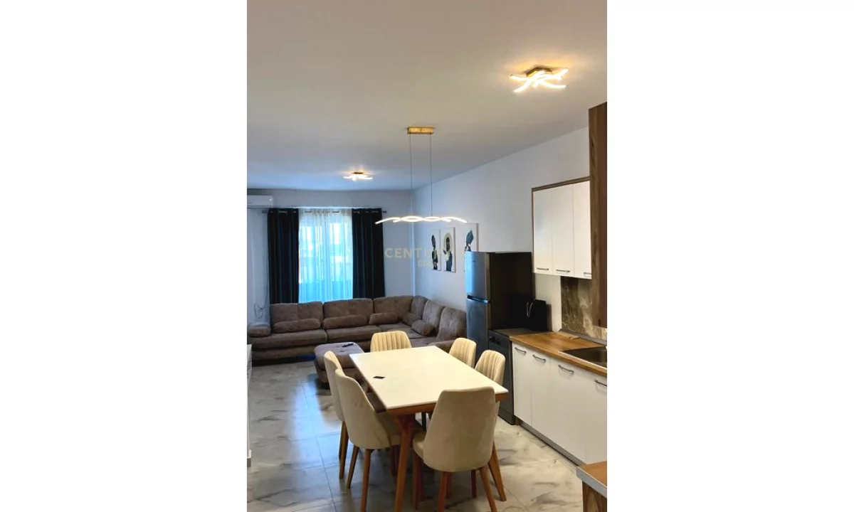 Appartamento in vendita a Tirana 2+1, Arredato