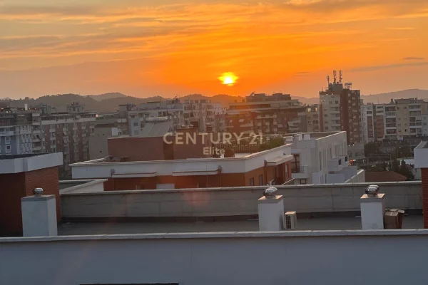 Appartamento in vendita a Tirana 2+1, Arredato