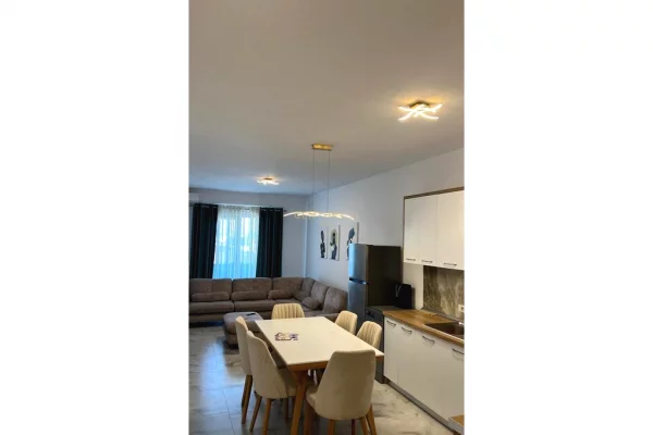 Appartamento in vendita a Tirana 2+1, Arredato