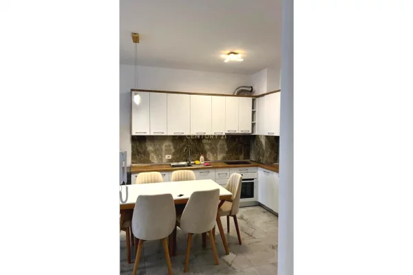 Appartamento in vendita a Tirana 2+1, Arredato