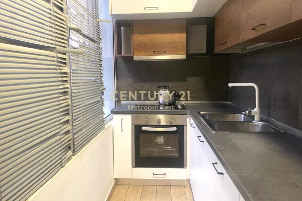 Shtepi ne shitje Apartament ne Tirane, 2+1, Mobilimi E mobiluar, Pagesa 195,000  Euro.