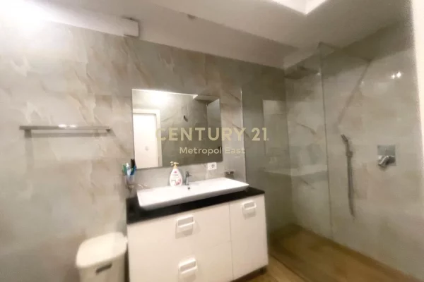 Shtepi ne shitje Apartament ne Tirane, 2+1, Mobilimi E mobiluar, Pagesa 195,000  Euro.