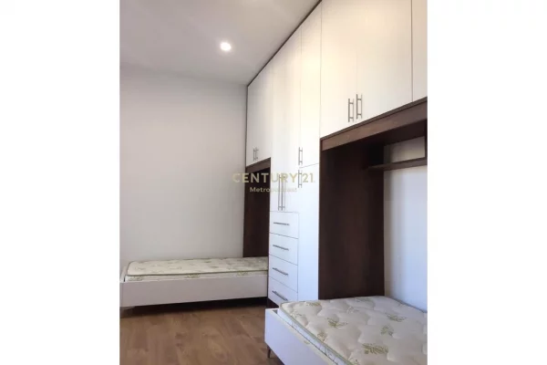 Shtepi ne shitje Apartament ne Tirane, 2+1, Mobilimi E mobiluar, Pagesa 195,000  Euro.