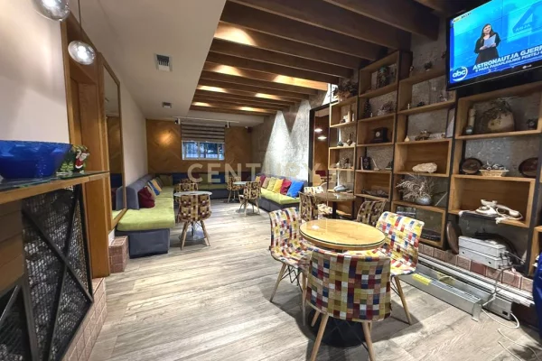 Ambient biznesi me qera 2+1 ne Tirane - 1,500 Euro