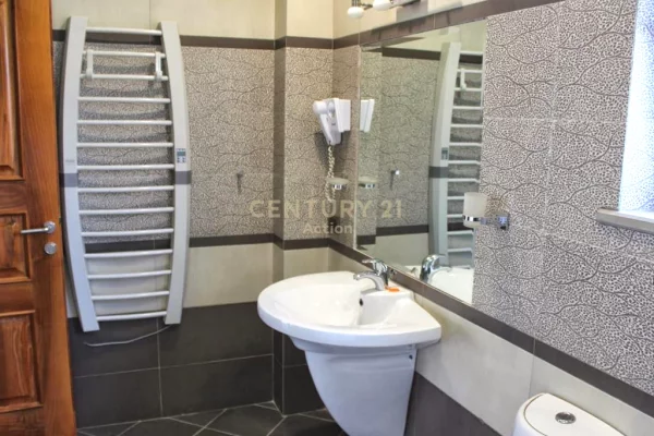 Shtepi ne shitje Apartament ne Tirane, 4+1, Mobilimi E mobiluar, Pagesa 800,000  Euro.