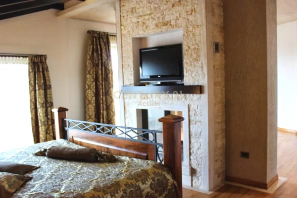 Shtepi ne shitje Apartament ne Tirane, 4+1, Mobilimi E mobiluar, Pagesa 800,000  Euro.