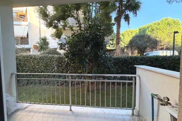 Shtepi ne shitje Apartament ne Durres, 2+1, Mobilimi E mobiluar, Pagesa 320,000  Euro.