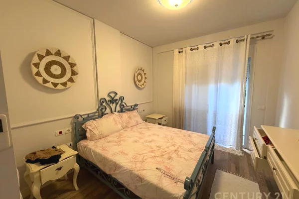 Shtepi ne shitje Apartament ne Durres, 2+1, Mobilimi E mobiluar, Pagesa 320,000  Euro.