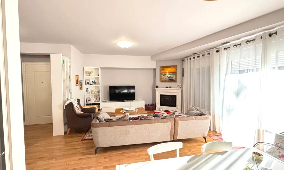 Shtepi ne shitje Apartament ne Durres, 2+1, Mobilimi E mobiluar, Pagesa 320,000  Euro.